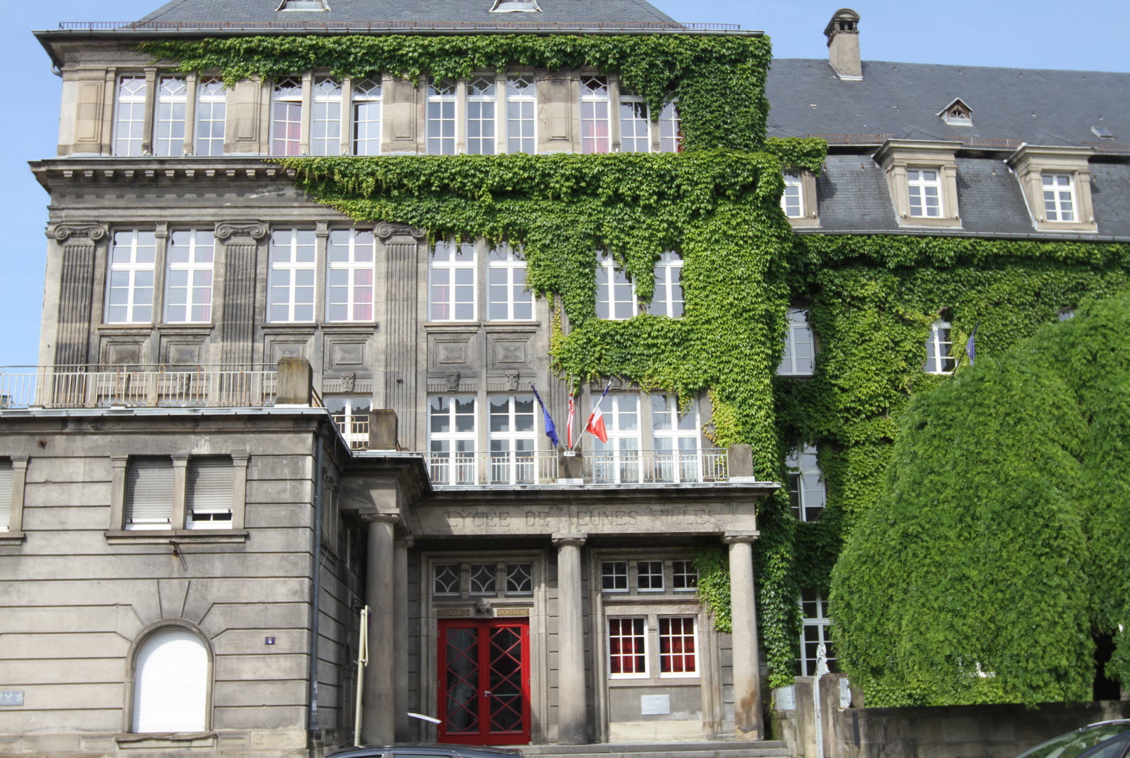 Visite au lycée Montaigne pour promouvoir la Recherche - LPMT ...